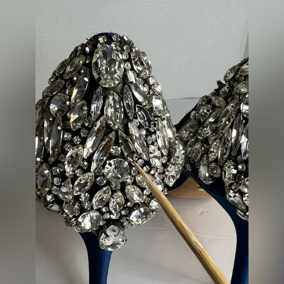 Badgley Mischka
Dawn d'Orsay Evening Sandals - Picture 16 of 16